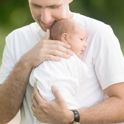 How to Bottle feed a baby: A Guide for Dads